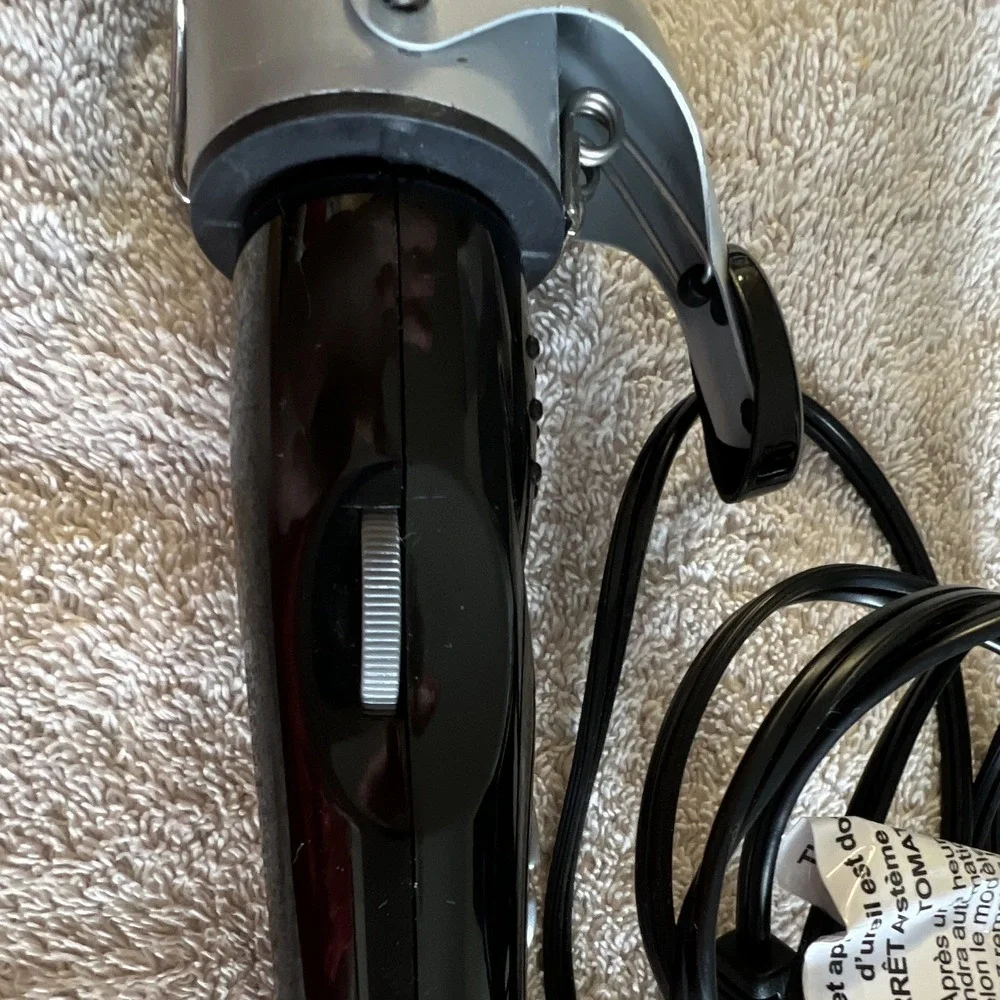 Revlon RVIR1085 1.5 in Ceramic Curling Iron, 30 Heat Settings 400°F Black/Silver